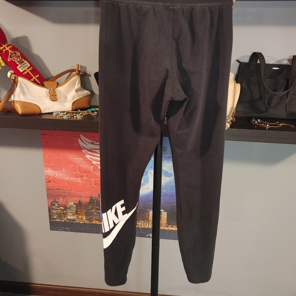 Nike Black and White Leggings Athletic Wear, Size Small - Picture 3 of 7
